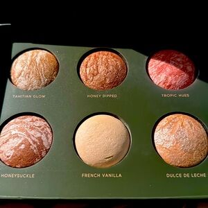 Laura Geller cheek to chic.